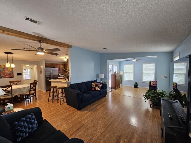 Building Photo - 1706 Pebble Beach Ln