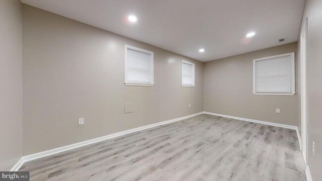 Building Photo - 8304 Maplewood Dr