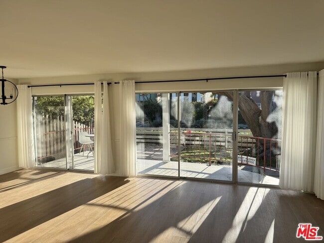 Foto del edificio - 2300 Grand Canal