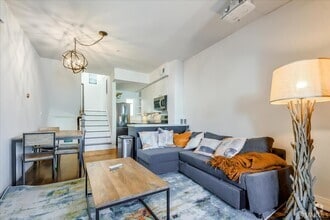Building Photo - 144 Langton St