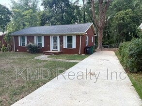 Building Photo - 3900 Crestridge Dr