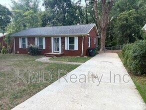 Building Photo - 3900 Crestridge Dr