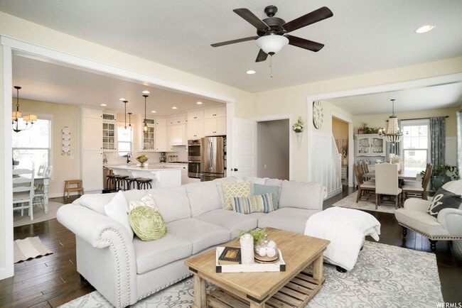 Building Photo - Beautiful Kaysville Home now Available!