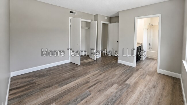 Foto del edificio - 141 Tennis Ranch Rd
