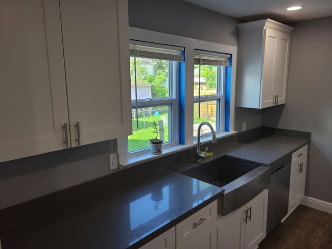 Photo - 550 Brown St House