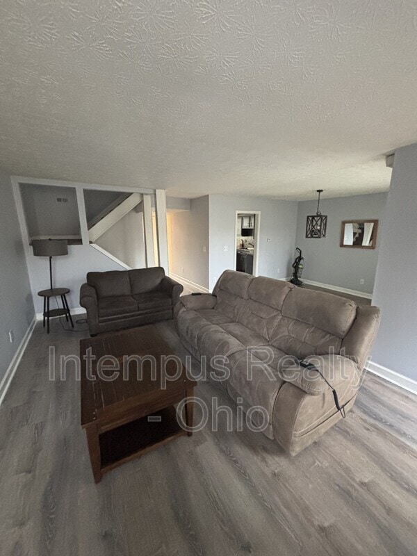 Foto del edificio - 4994 Wintersong Ln
