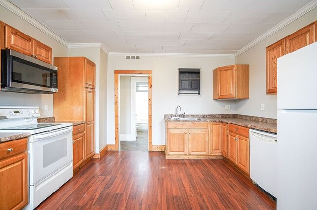 Photo - 10-12 River Street Apartment