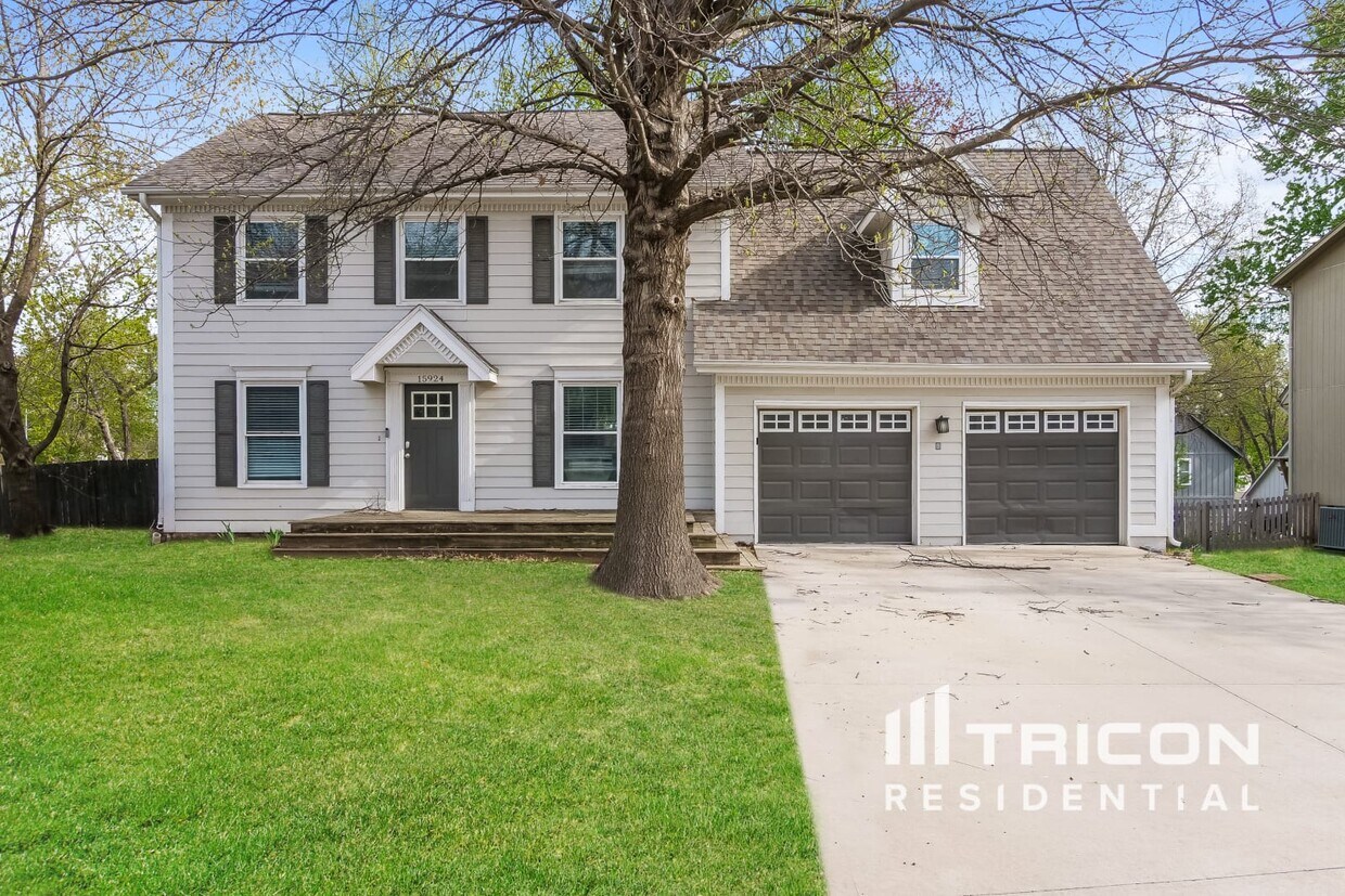 Foto principal - 15924 W 149th Terrace