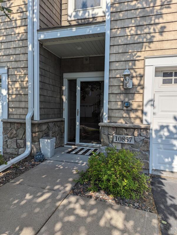 Building Photo - 10857 S Shore Dr