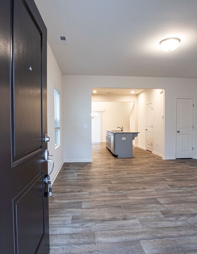 Foto del edificio - BEAUTIFUL 2 Bedroom Townhome