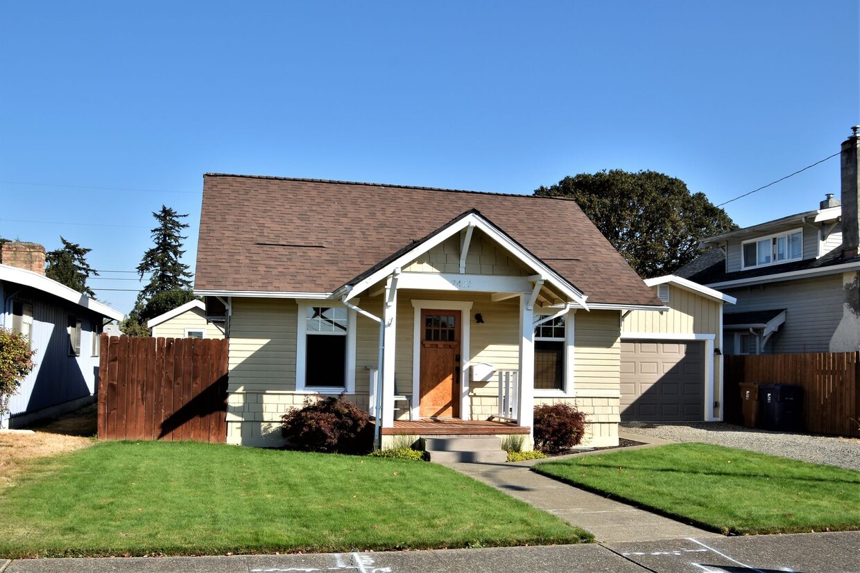 Primary Photo - Updated Charming Southend Tacoma Bungalow