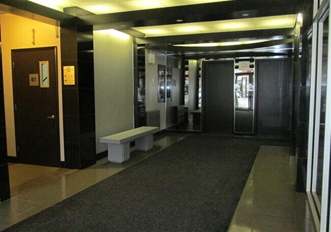 Photo du bâtiment - Rideau Terrace Apartments
