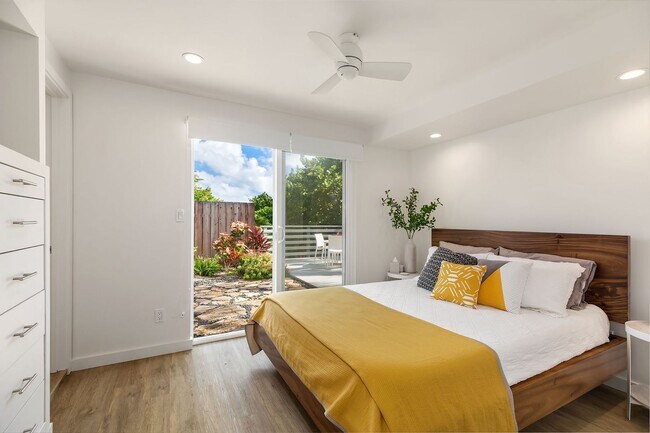 Building Photo - Gorgeous Oceanfront Home w/Mokulua Isle Views, Yard & AC: Lanikai Oceanside
