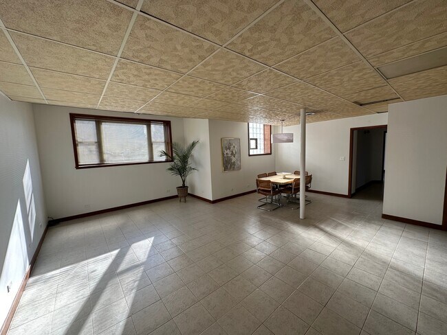 Foto del edificio - 4036 W Ainslie St