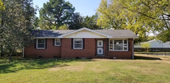 Building Photo - 1106 Bel Air Dr