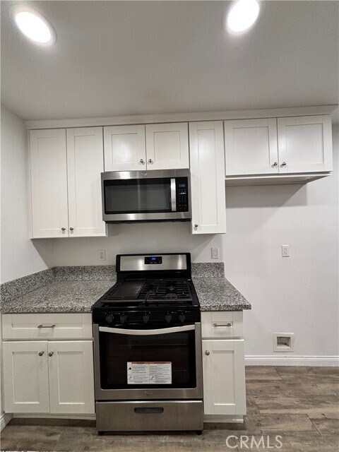 Building Photo - 657 Scott Pl