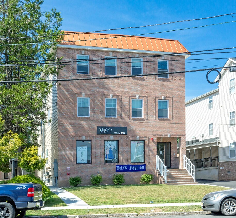 Building Photo - 642 Newark Ave
