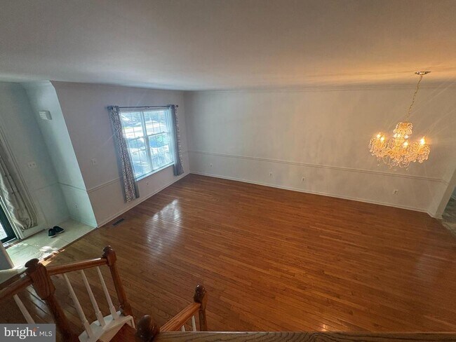 Building Photo - 208 Castle Dr