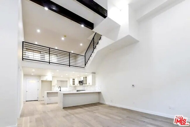 Foto del edificio - 5019 W Maplewood Ave