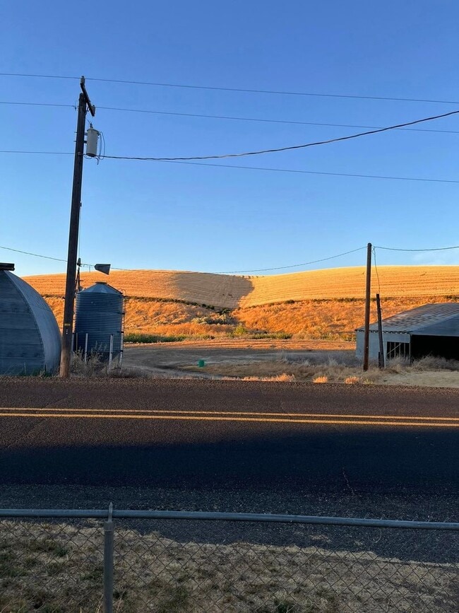 Building Photo - 4 bedroom 2 bath home on acreage