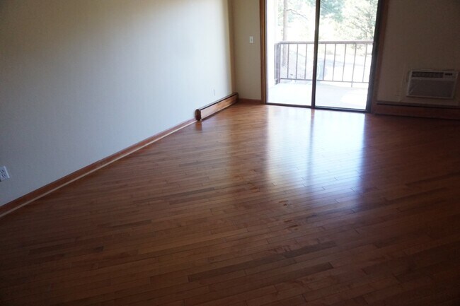 Foto del edificio - Cute two Bedroom Condo in North Evergreen!