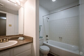 2BR, 2BA - 975SF - Walnut Terrace Apartments