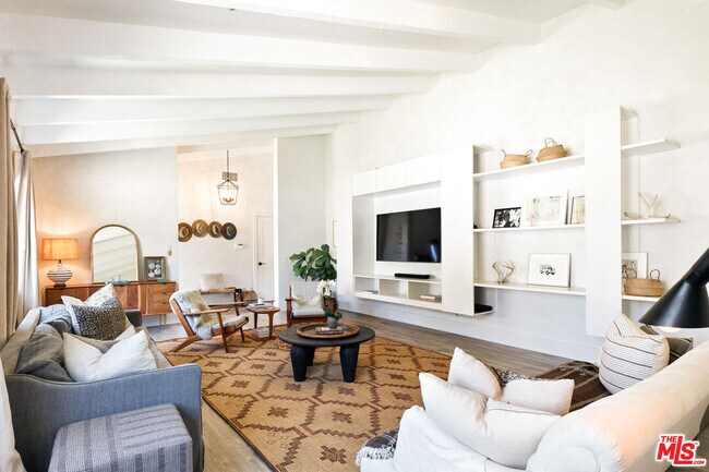 Foto del edificio - 29328 Heathercliff Rd
