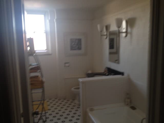 Building Photo - 8120 E Jefferson Ave