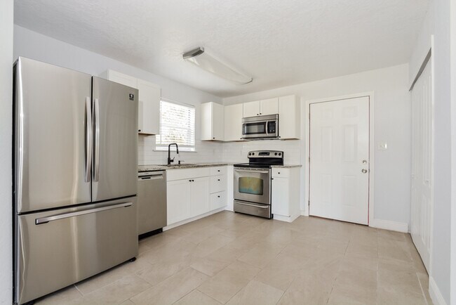 Foto del edificio - 1810 Redding Pl