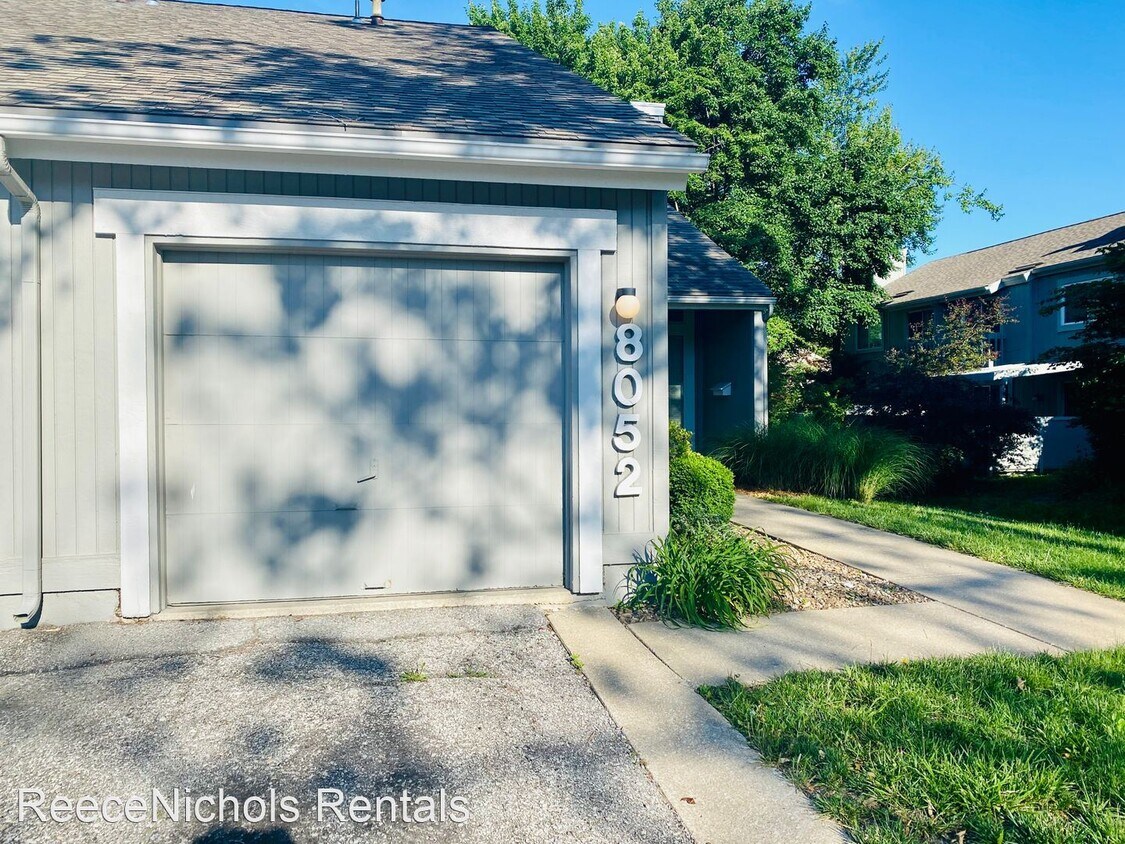 2 br, 2.5 bath House 8052 Colony Lane House Rental in Lenexa, KS