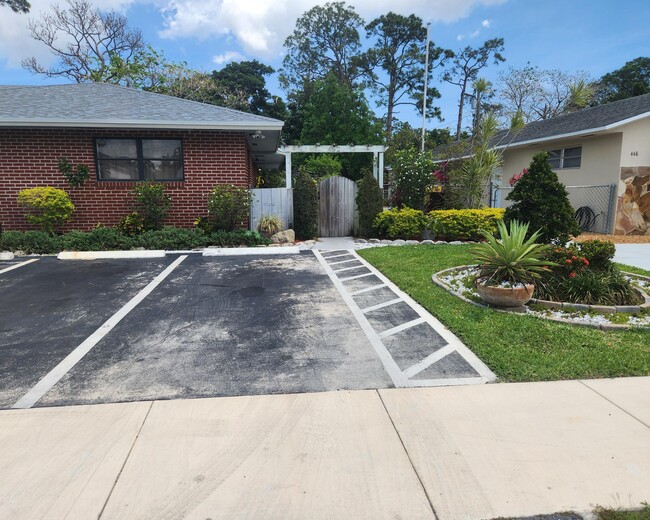 Foto del edificio - 452 Martin Ave