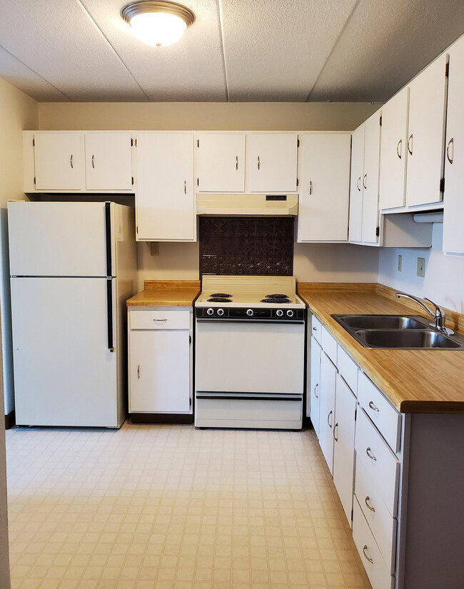 Building Photo - Deering Manor - Section 8: 62+ ,Handicapped,