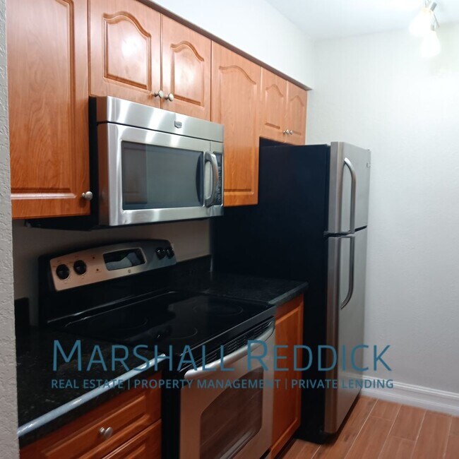 Building Photo - 5327 Summerlin Rd