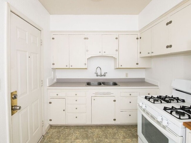 Photo - 927 NE Alberta St Apartment