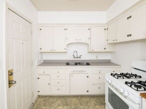 Building Photo - 927 NE Alberta St