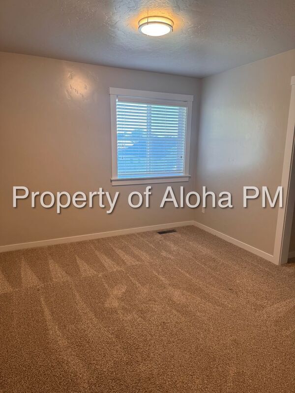 Building Photo - 817 E Ionia Dr