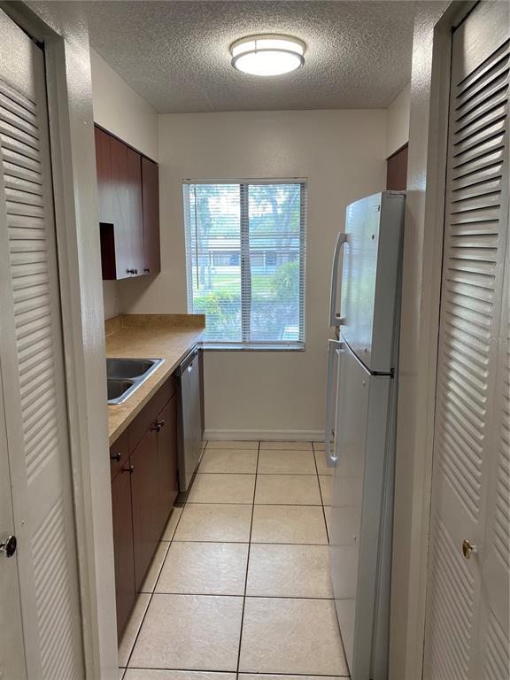 Foto del edificio - 7505 Pitch Pine Cir