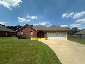 Building Photo - 90 Lorene St