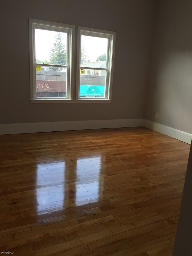 Building Photo - 3 br, 2 bath  - 590 Moody St
