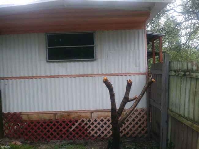 Building Photo - 2 br, 1 bath Mobile Home - 22170 NE 107th Ct
