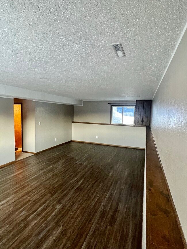 Espacio adicional en la planta baja - 1428 12th Ave N