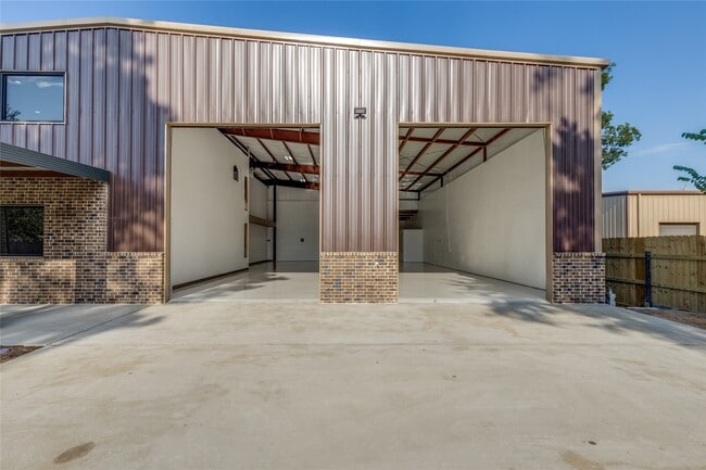 Building Photo - 21711 Barcarole Dr