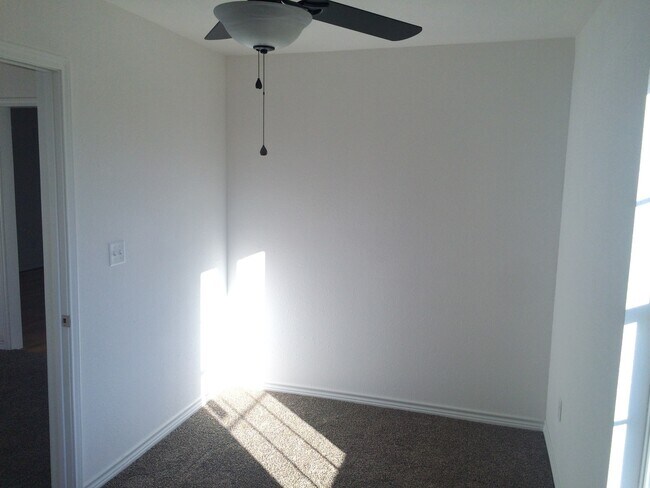 Foto del edificio - 910 Lane Ave