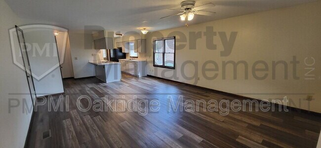 Foto del edificio - 265 Woodlawn Dr