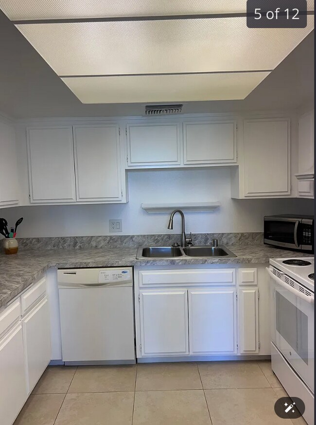 Foto del edificio - 2017 Normandy Ct