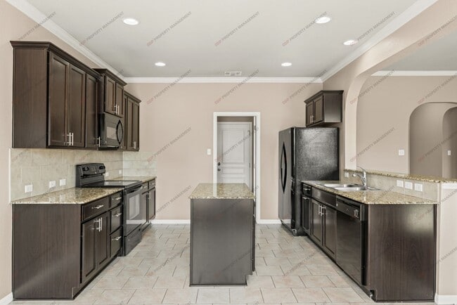 Building Photo - 513 Wedgwood Dr