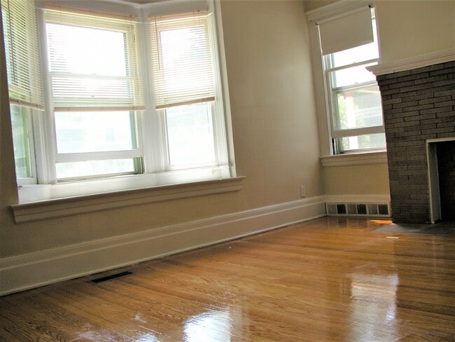 Building Photo - 115 Vassar St