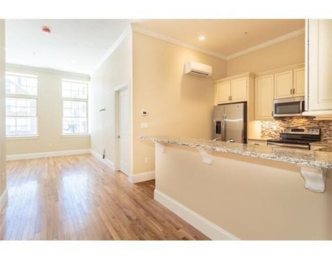 Building Photo - 100 Nahant St