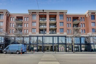 Building Photo - 3232 N Halsted St