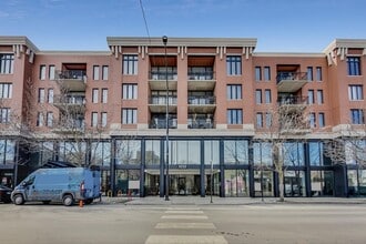 Building Photo - 3232 N Halsted St